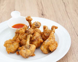 Crispy fried chicken wings with sauce