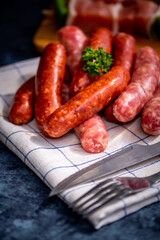Brochettes et saucisses à griller