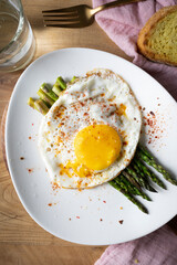 Grilled eggs with green asparagus. Healthy vegetarian food.