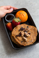 mealprep carrot cake pancakes