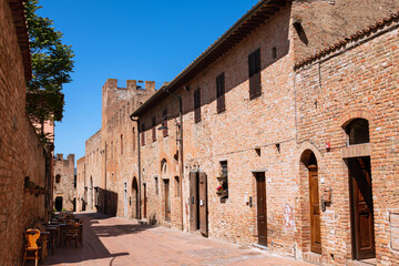 Naklejka premium Main Street in Historical Certaldo