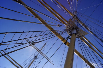 Main mast, shrouds and rigging of a 19th century cargo ship