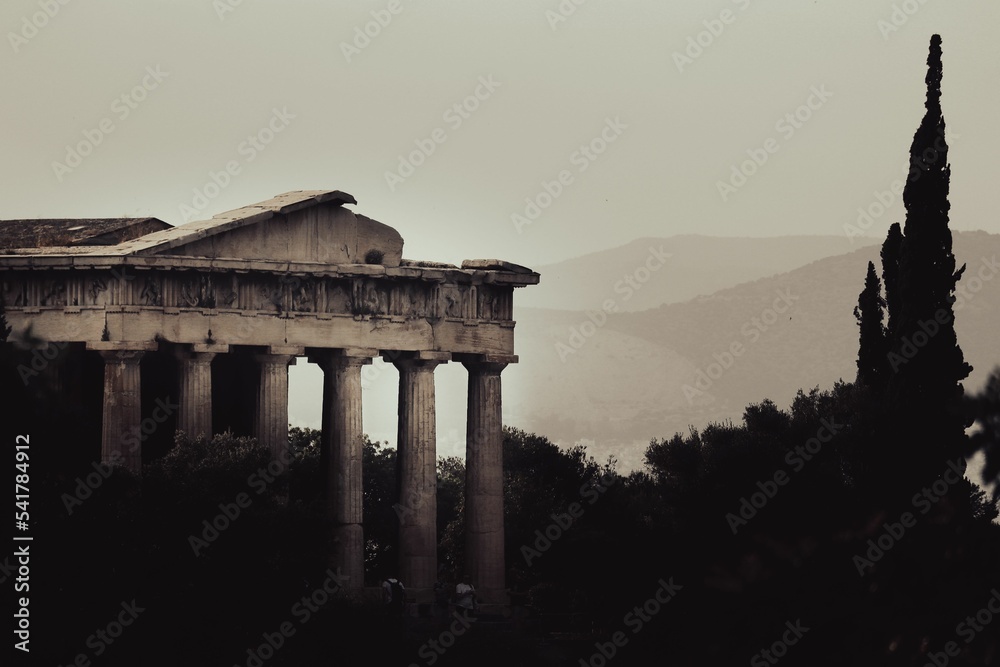 Poster Scenic view of the Temple of Hephaestus in Athens, Greece, surrounded by nature