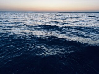 Obraz premium Beautiful orange sea horizon, evening beach