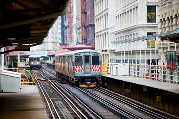 Fototapeta na wymiar Elevated mass transit trains run along the Loop in Chicago, Illinois.
