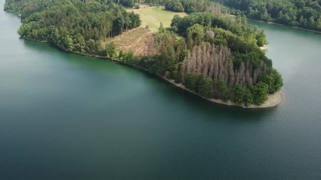 Bevertalsperre im Sommer - Drohne &uuml;ber Wasser & Wald | Natur Landschaft