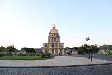 Fototapeta na wymiar visit historic invalides in Paris