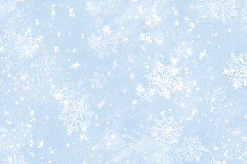 Niebieskie, zimowe tło ze śniegiem i płatkami śniegu. Świąteczne tło z płatkami śniegu. - obrazy, fototapety, plakaty