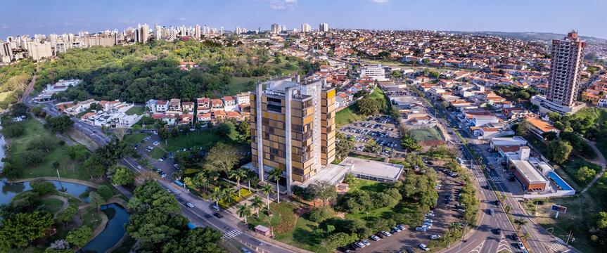 Piracicaba, SP. Vista &aacute;rea do pr&eacute;dio da Prefeitura, outubro 2022
