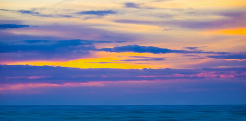 Obraz premium Sunset sky over the Gulf of Mexico from Venice Beach in Venice Florida USA