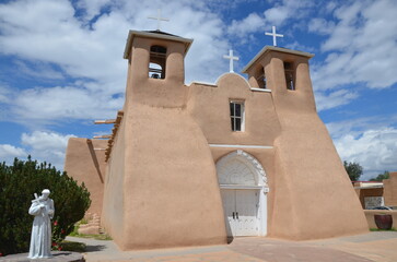Adobe style church in New Mexico, USA  - 541838390