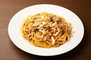 きのこの和風スパゲッッティー　バター醤油
