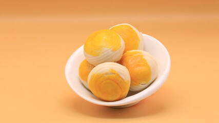 Snacks in the shape of a circle, put in a white plate.
