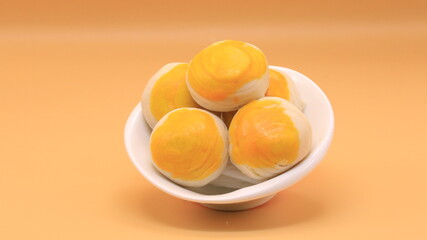 Snacks in the shape of a circle, put in a white plate.