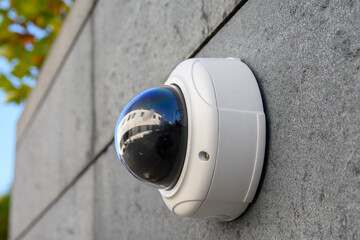 Kamera w obudowie tubowej. Kamera IP. Monitoring. System telewizji przemysłowej CCTV. - obrazy, fototapety, plakaty