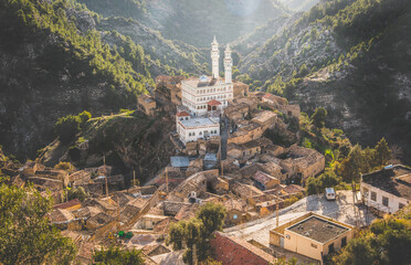 mosque inside a forest in algeria - obrazy, fototapety, plakaty