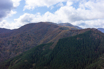 日本の岡山県と鳥取県にまたがる三平山からの美しい風景