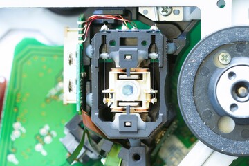 VCD and DVD reader head