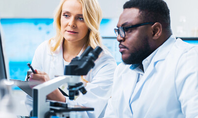 Obraz premium Monkeypox Research Laboratory. Professional Workers of a Modern Futuristic Lab. Monkey Pox Experiments in Clinic Hospital. Science and Modern Technology Concept.