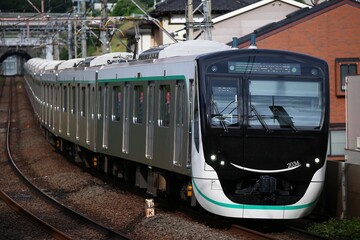 通勤電車 東急田園都市線2020系