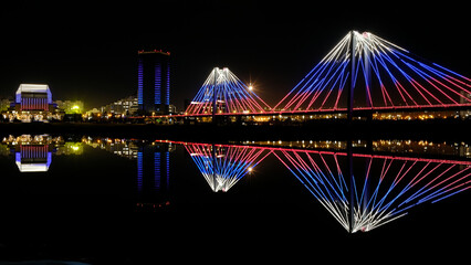 Obraz premium Bridge in the city with lighting