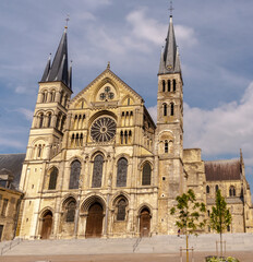 Fototapeta na wymiar Cathedrals of Reims in spring