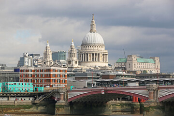 Fototapeta na wymiar St Pauls Cathedral across the River Thames