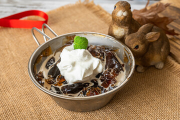 ホイップクリームがのったコーヒーゼリー