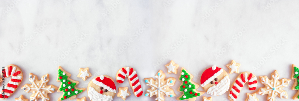 Poster cute christmas cookie bottom border. top view on a white marble banner background with copy space. h