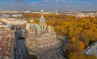 Obraz premium Panorama of St. Petersburg from a drone. Fall 2022
