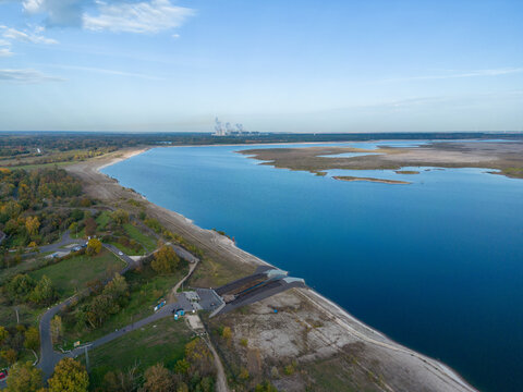 Der zuk&uuml;nftige Cottbuser Ostsee mit dem Einlaufbauwerk zur Flutung des alten Tagebaues Cottbus Nord.