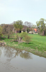 Altrheinarm und Bauernhof am Kuehkopf