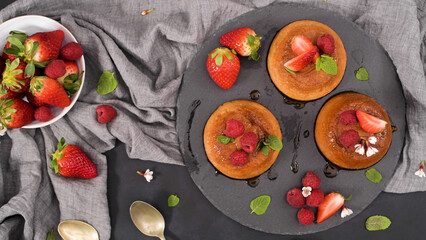 Caramel custard puddings