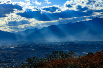 太陽の光が雲の合間を抜けて天使の梯子が出現した穏やかな1日でした