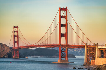Obraz premium Beautiful view of the Golden Gate Bridge in San Francisco, pastel colors. Concept, travel, world attractions