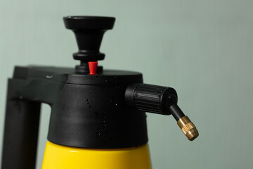 Manual pressure sprayer, cleaning sofa