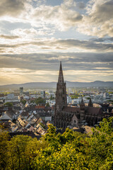 Freiburger Münster bei Sonnenuntergang