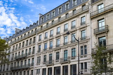 Fototapeta na wymiar Paris, beautiful building, ancient facade boulevard Hausmann 