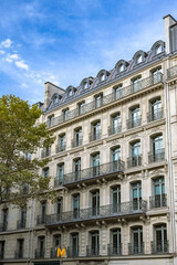 Fototapeta na wymiar Paris, beautiful building, ancient facade boulevard Hausmann 