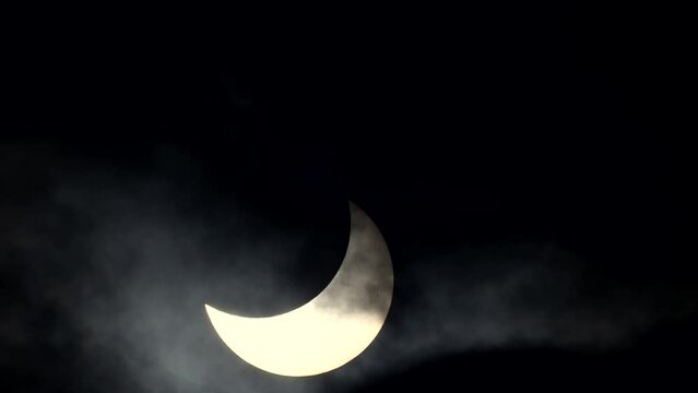 8k Amazing realtime raw footage of natural phenomenon solar eclipse across clouds and wind. Real video filmed on telescope with nikon Z9 high quality 8k camera