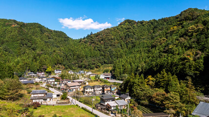 山間の村 © VVVF