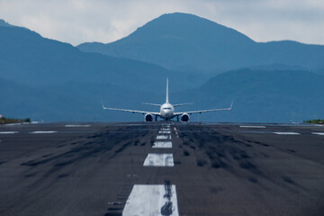 離陸する飛行機