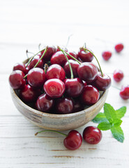 Fototapeta na wymiar Fresh red cherries fruit in bowl