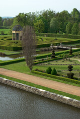 Chateau XVIIé et jardins, labyrinthe de buis, buxus sempevirens. Cormatin, 71, Saône et Loire