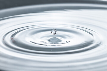 Gota de agua detenida en el tiempo