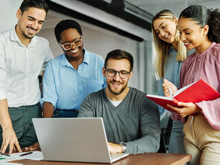 Obraz premium young business people meeting office teamwork group laptop presentation seminar businesswoman startup creative training businessman desk career job leader student education coach brainstorming