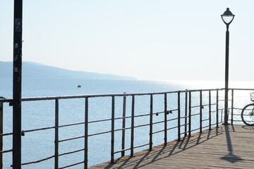 Naklejka premium Beautiful view of pier and sea on sunny day