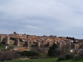 Fototapeta na wymiar Ávila, ciudad medieval con sus bonitas murallas. España.
