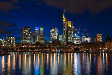 Fototapeta na wymiar Frankfurt am Main, Hessen, Deutschland, Skyline mit Commerzbank Tower, Uebersicht 