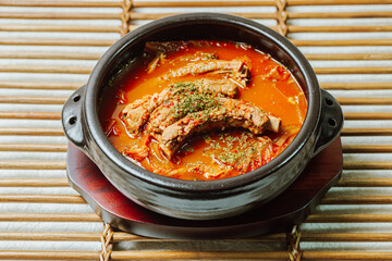 deunggalbi kimchi jjigae, Korean back rib and kimchi stew